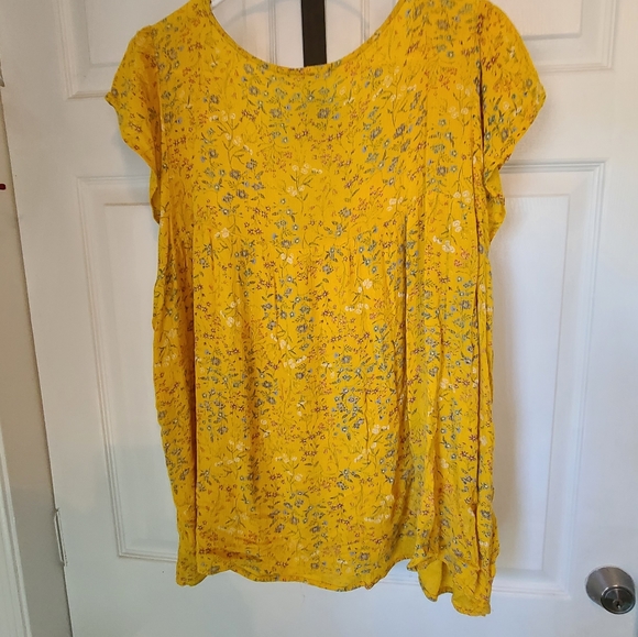 (1424) Old Navy Woman's Short Sleeve Blouse,  Size: XXL Color: Yellow - Picture 11 of 11